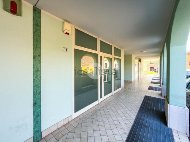 Locale in affitto di 45 m² in Via Scuole, 15