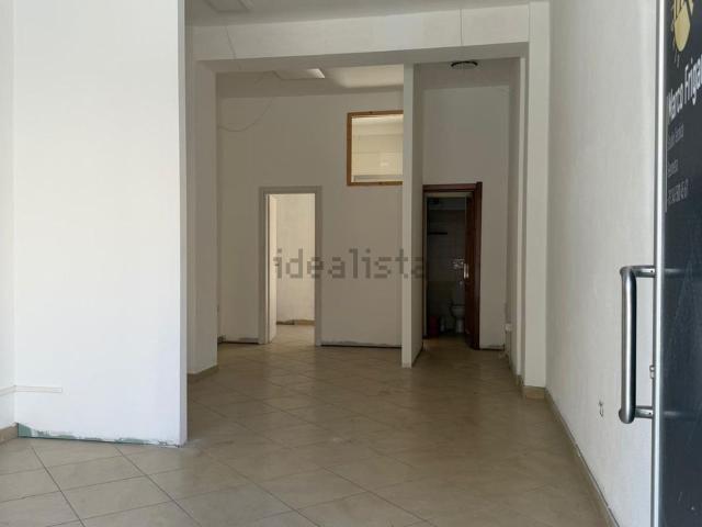 Locale in affitto di 45 m² in Viale Giovanni XXIII, 107