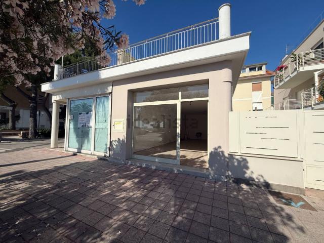 Locale in affitto di 45 m² in Viale Trieste, 76