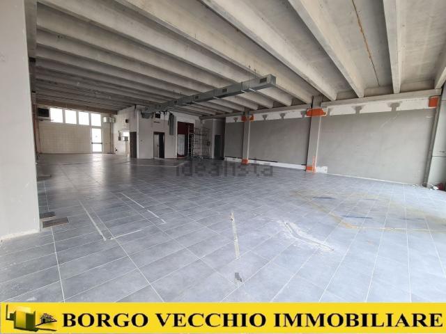 Locale in affitto di 460 m² in Via Marconi