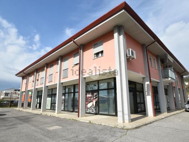 Locale in affitto di 460 m² in Via Savaian, 8