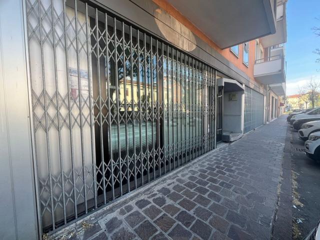 Locale in affitto di 462 m² in Via Giacomo Matteotti, 70