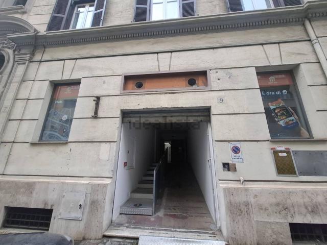 Locale in affitto di 465 m² in Via Lucullo