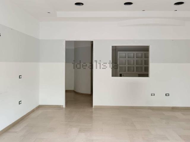 Locale in affitto di 46 m² in Piazza Aldo Moro, 19