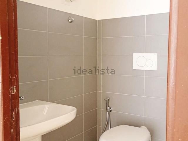 Locale in affitto di 46 m² in Via Fratelli Bandiera
