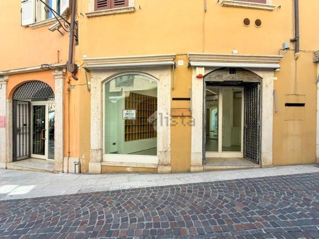 Locale in affitto di 46 m² in Via San Carlo