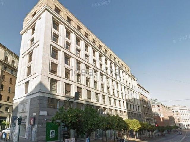 Locale in affitto di 470 m² in Via Leonida Bissolati