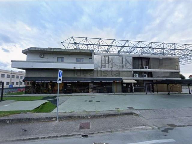 Locale in affitto di 470 m² in Strada Lungofino, 11