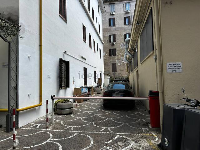 Locale in affitto di 478 m² in Via Vicenza