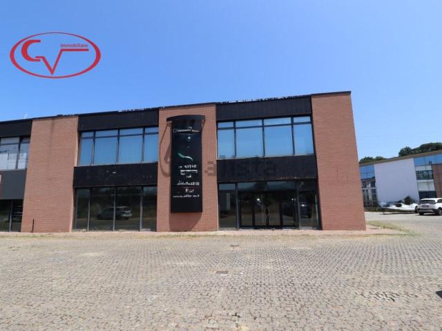 Locale in affitto di 480 m² in Via Lungo Arno