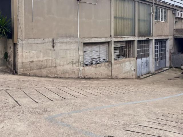 Locale in affitto di 480 m² in Via Lussemburgo, 2