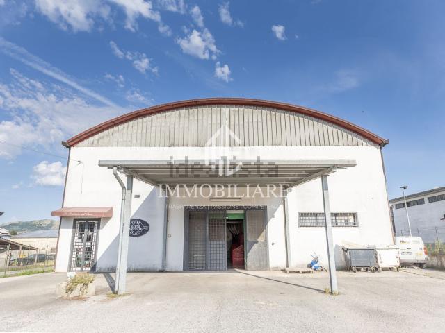 Locale in affitto di 480 m² in Via Napoli, 146