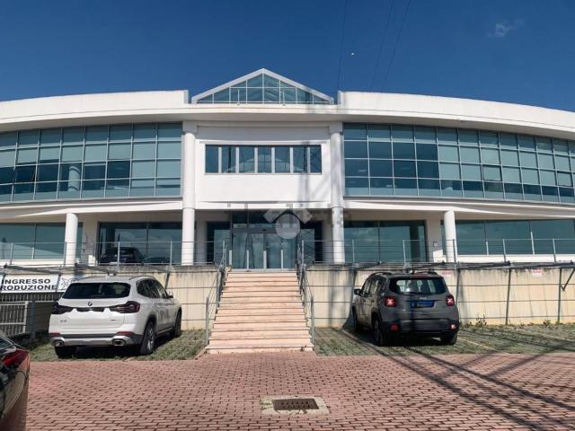 Locale in affitto di 480 m² in Contrada Cerreto, 264