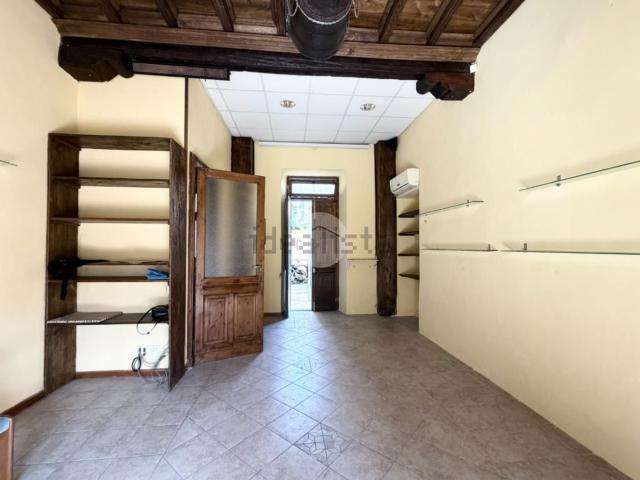 Locale in affitto di 48 m² in Via Costantino Nigra, 1