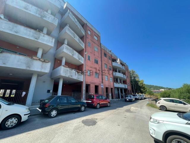 Locale in affitto di 48 m² in Via Raoul Follerau