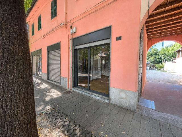 Locale in affitto di 48 m² in Viale Giacomo Matteotti, 12