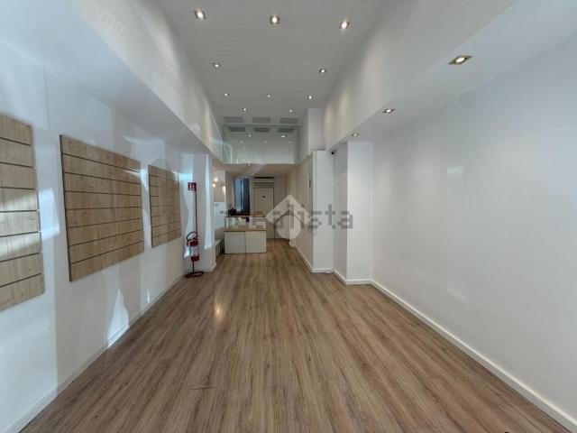 Locale in affitto di 48 m² in Viale Raffaello Sanzio, 4