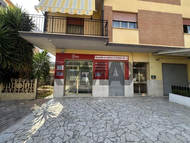 Locale in affitto di 48 m²