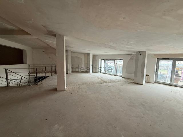 Locale in affitto di 490 m²