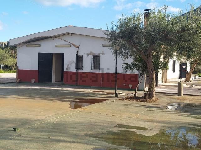 Locale in affitto di 490 m² in Via Sandro Pertini, 7