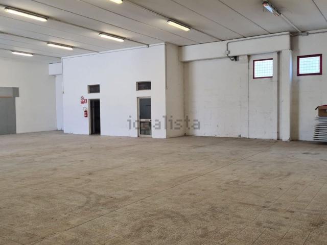 Locale in affitto di 490 m² in Strada Statale 47 della Valsugana