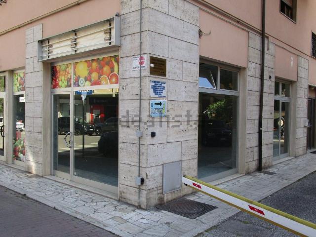 Locale in affitto di 53 m² in Via Erasmo Mari, 61