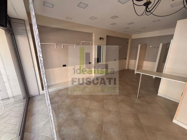 Locale in affitto di 53 m² in Via Eugenio Montale