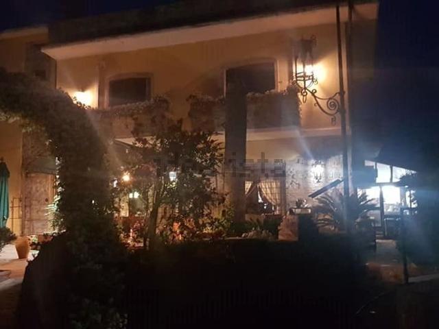 Locale in affitto di 5000 m² in Contrada Fossa