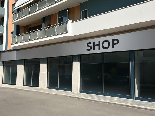 Locale in affitto di 500 m² in Via C. de Meis
