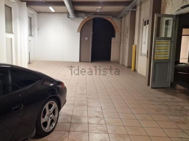 Locale in affitto di 500 m² in Via Cristoforo Colombo