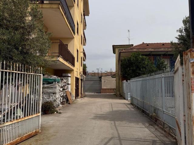Locale in affitto di 500 m² in Via Acquedotto