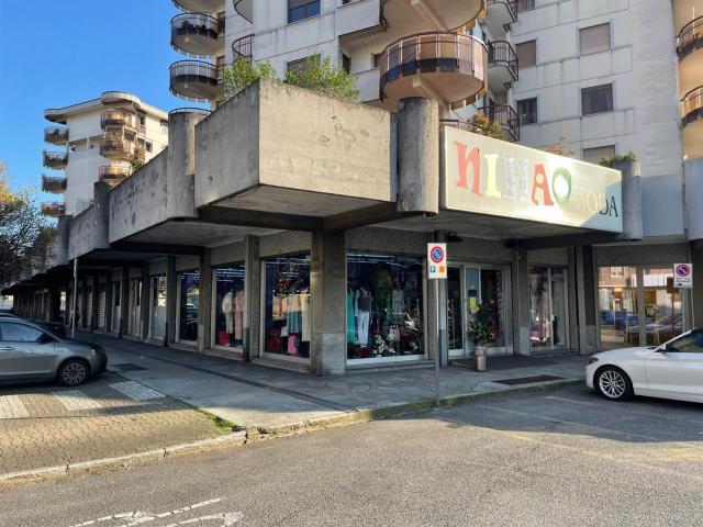 Locale in affitto di 500 m² in Via Bruno Buozzi, 18