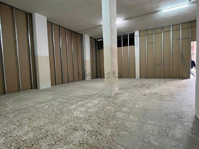 Locale in affitto di 500 m² in Via dei Normanni, 1
