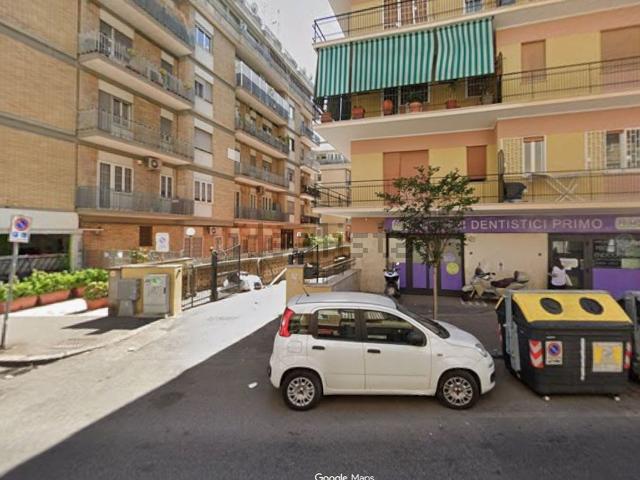 Locale in affitto di 500 m² in Via di Val Tellina, 71