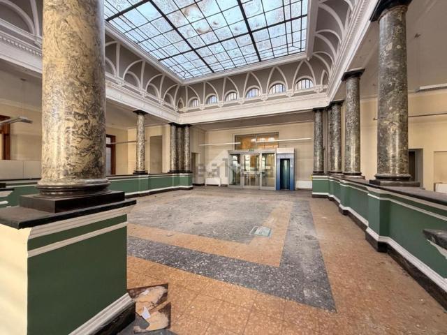 Locale in affitto di 500 m² in Via Emilia, 156