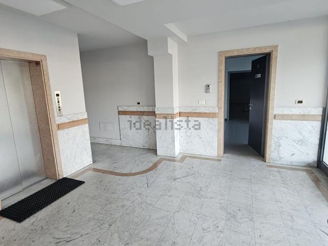 Locale in affitto di 500 m² in Via Enrico Fermi, 13