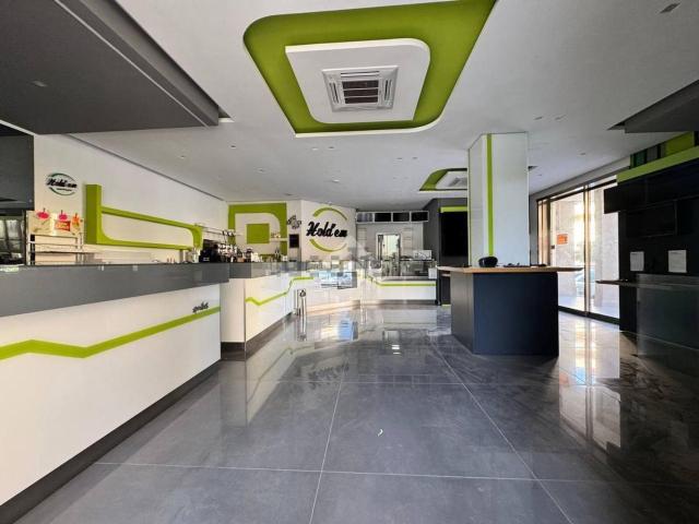 Locale in affitto di 500 m² in Via Salvo d&apos Acquisto, 13