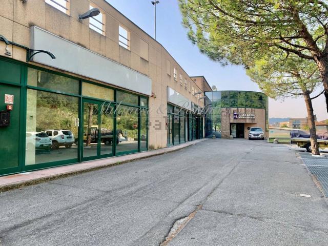 Locale in affitto di 500 m² in Via Provinciale, 114