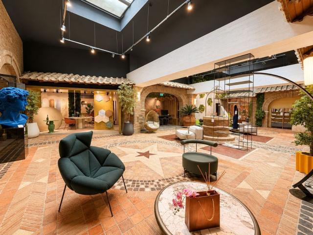 Locale in affitto di 500 m² in Via Tuscolana