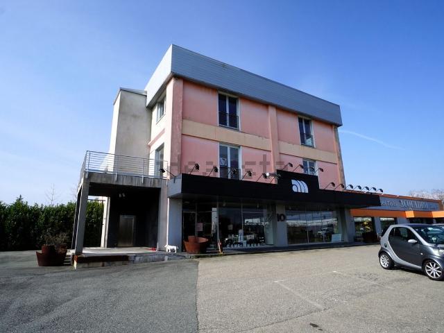 Locale in affitto di 500 m² in Strada Trossi, 10