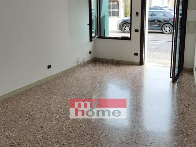 Locale in affitto di 50 m² in Borgo Pieve, 6