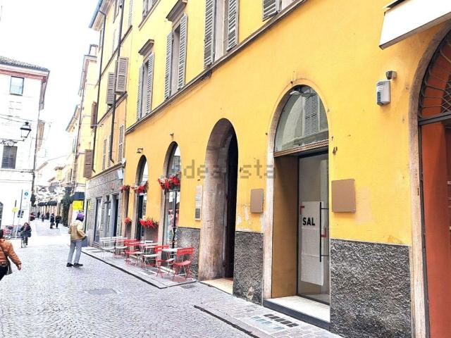 Locale in affitto di 50 m² in Borgo Venti Marzo, 4