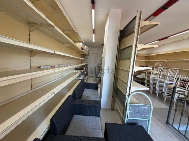 Locale in affitto di 50 m² in Corso Italia, 355