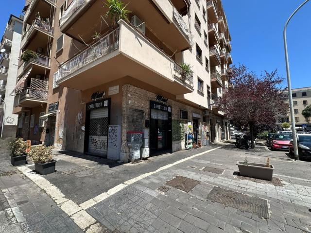 Locale in affitto di 50 m² in Largo Appio Claudio, 391