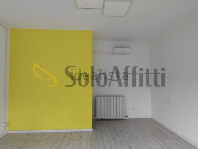 Locale in affitto di 50 m² in Piazzale Caduti Saronnesi, 8