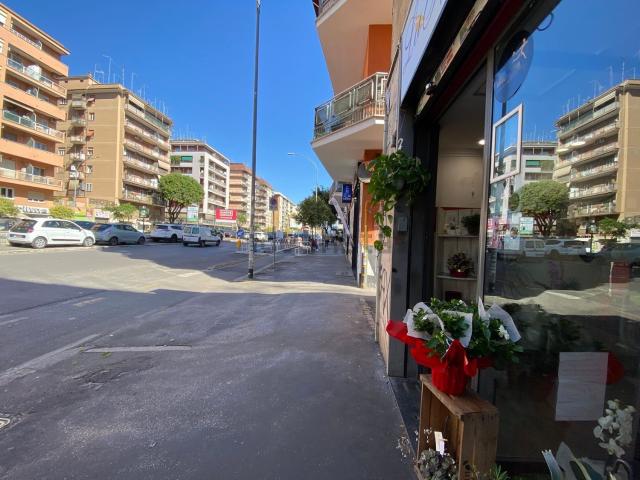 Locale in affitto di 50 m² in Via Tuscolana, 1076