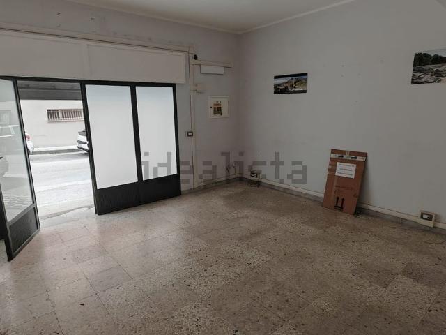 Locale in affitto di 50 m² in Via Baracca
