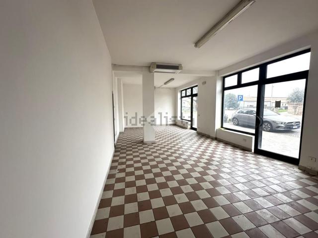 Locale in affitto di 50 m² in Via Centro, 12