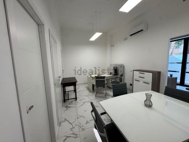 Locale in affitto di 50 m² in Via degli Emiri, 38