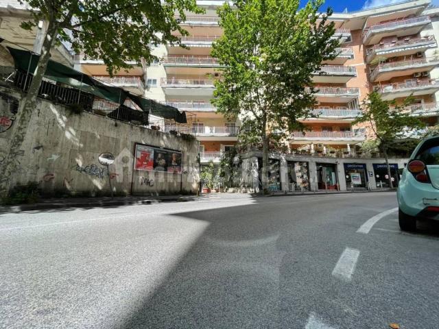 Locale in affitto di 50 m² in Via Domenico Fontana, 51
